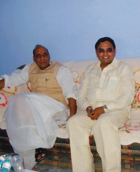 Dr-Yogesh-with-Rajnath-Singh